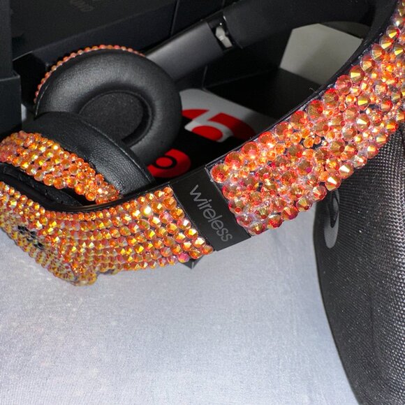 Beats Solo3 Wireless On-Ear Headphones - Picture 6 of 16